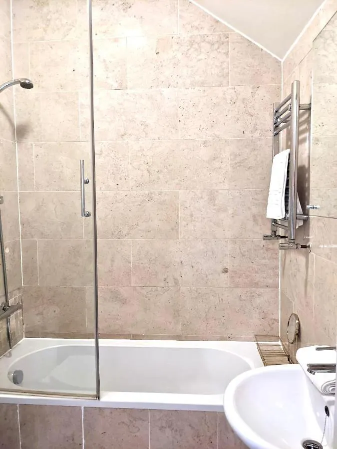 Koala & Tree - 1 & 2 Bed Apartments In Cambridge City Centre Short Lets & Serviced Accommodation