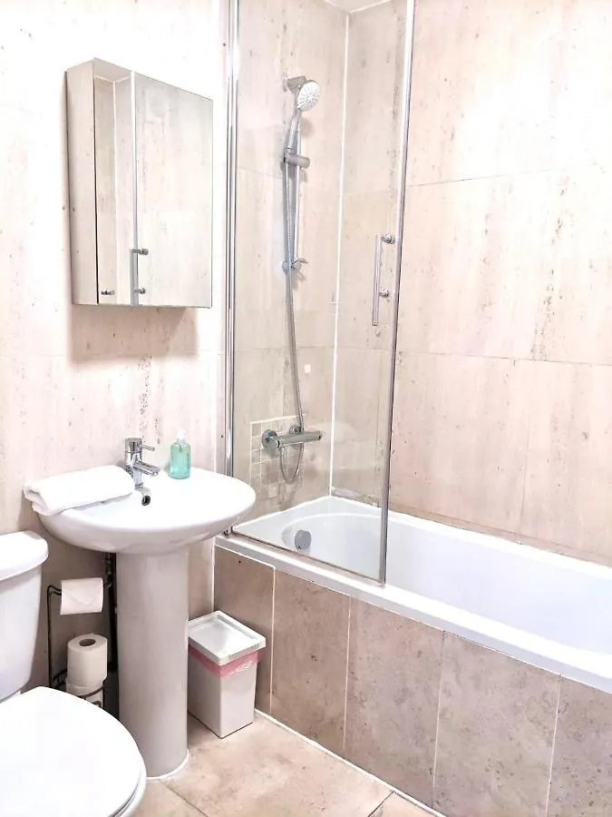 Koala & Tree - 1 & 2 Bed Apartments In Cambridge City Centre Short Lets & Serviced Accommodation