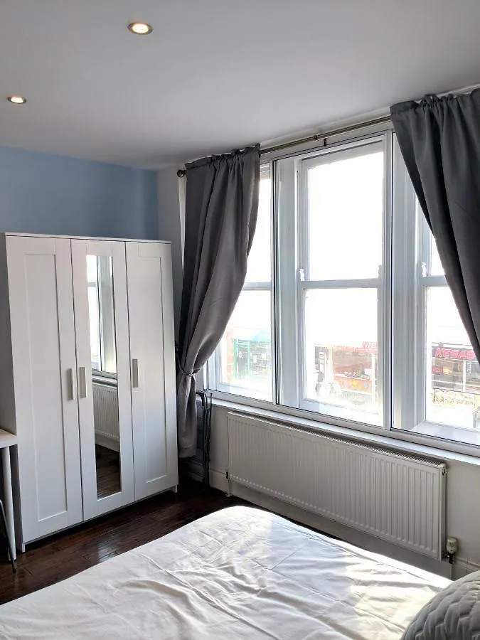 Koala & Tree - 1 & 2 Bed Apartments In Cambridge City Centre Short Lets & Serviced Accommodation